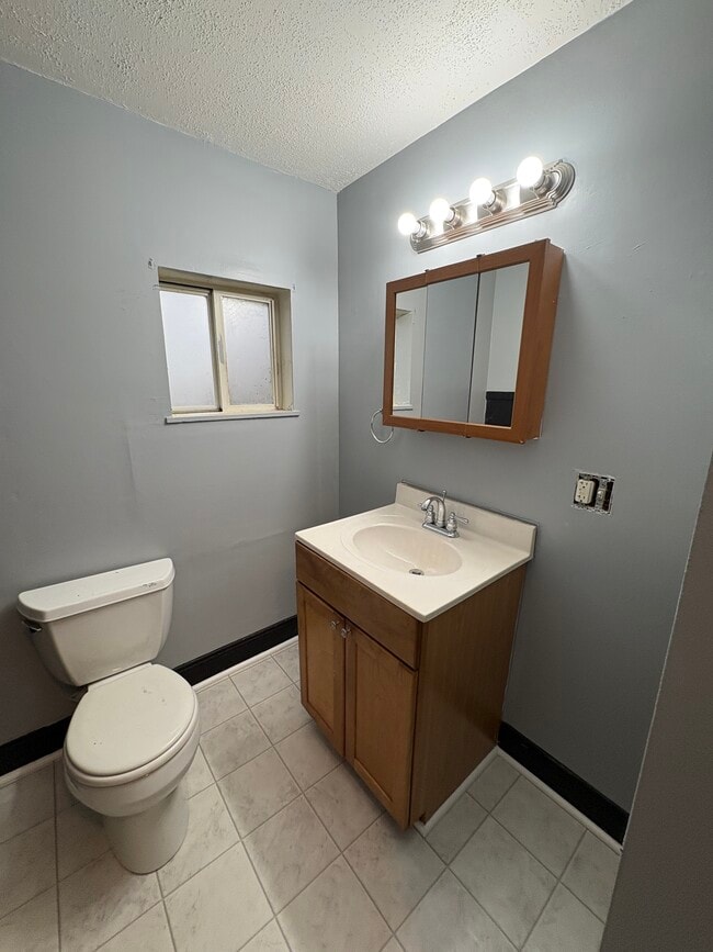 Building Photo - 403 Ormsby Ave