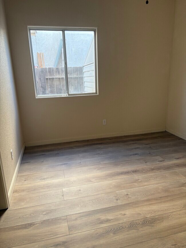 Foto del edificio - 2135 Greenbriar Dr