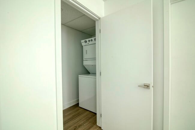 Building Photo - 9675 Av. Papineau