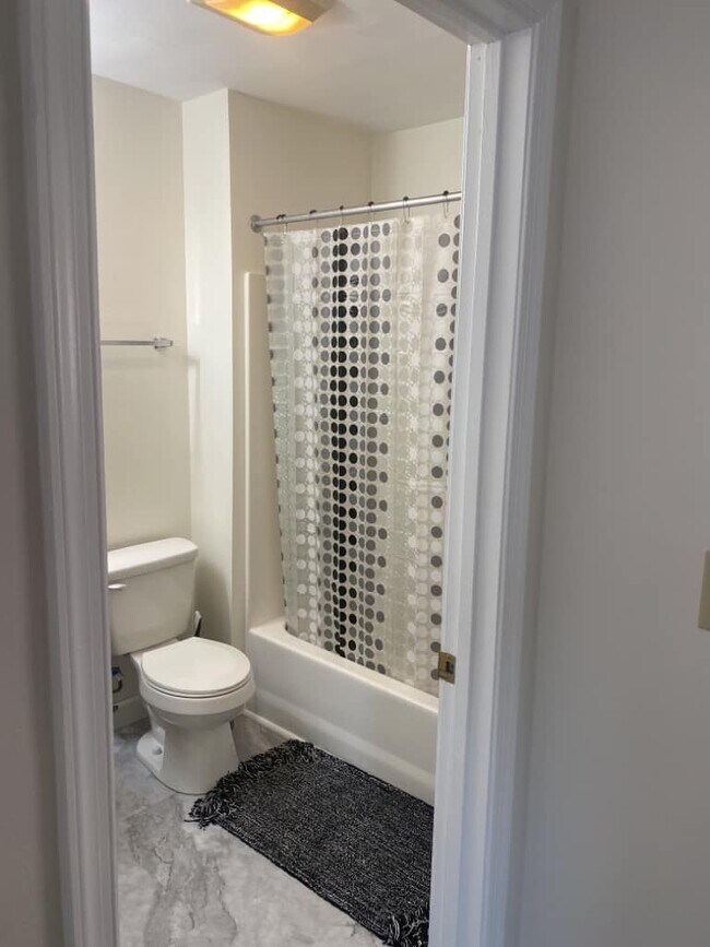 Foto del edificio - 1556 Devon Ln