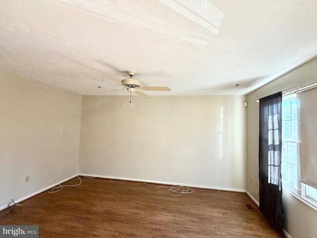 Foto del edificio - 4325 Ambrose Ct