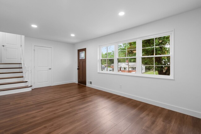 Building Photo - 3 Bed 3 Bath - Silver Spring Split Level -...