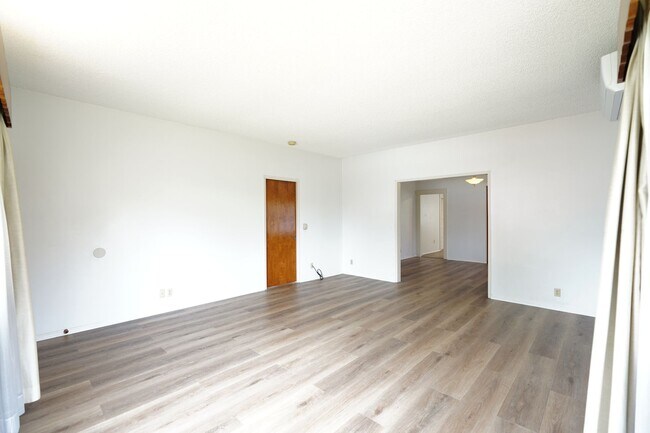 Foto del edificio - Spacious 3 Bed / 2 Bath Single-Family Home in Riverside