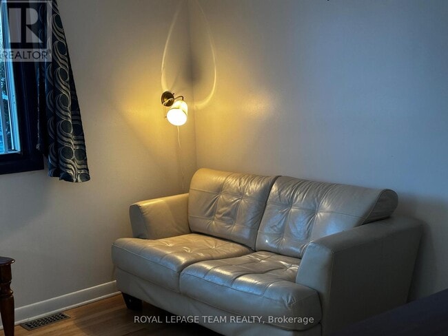 Building Photo - 3590 Devine Rd