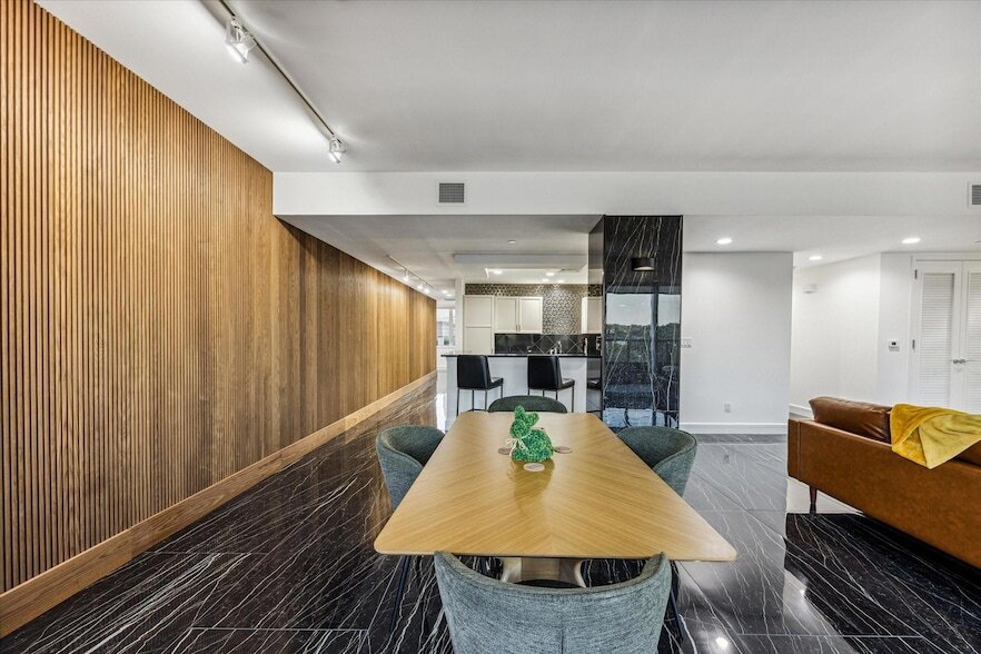 Foto principal - 901 W 9th St
