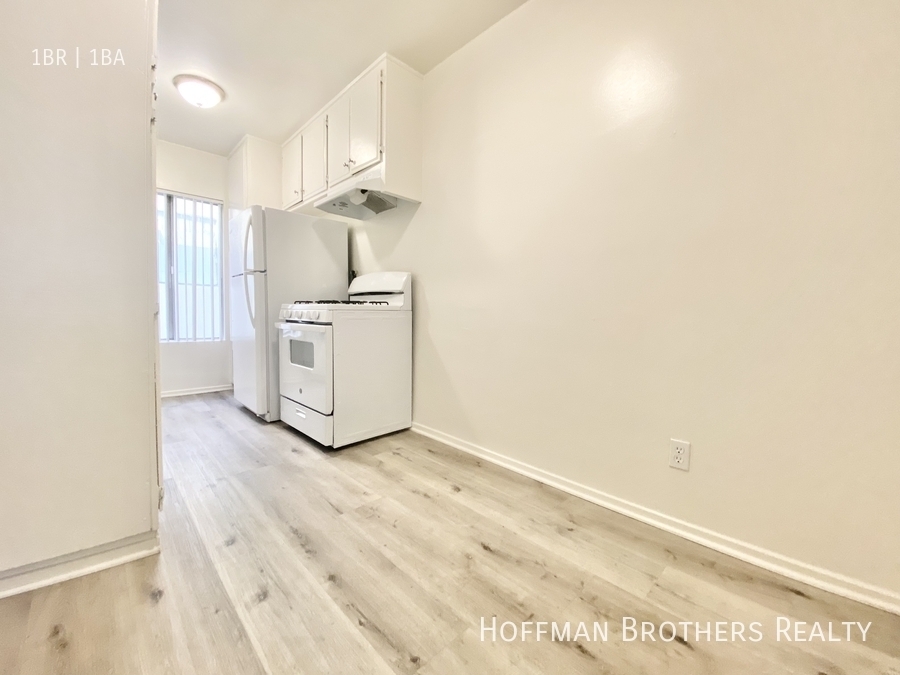 Primary Photo - 634 N St Andrews Pl