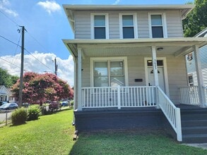 Building Photo - 3605 Killam Ave