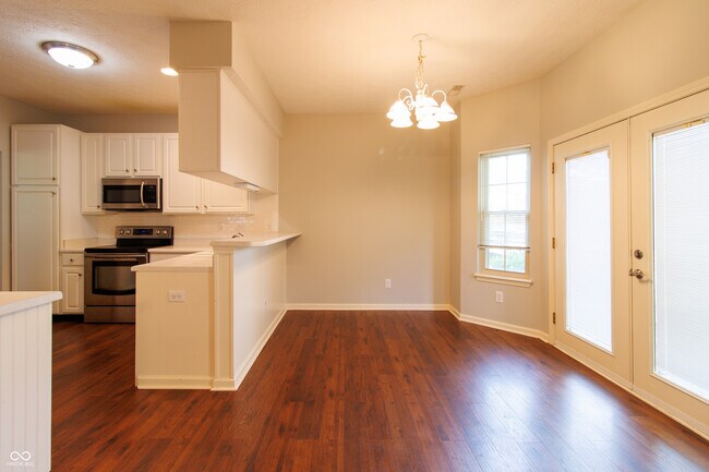Foto del edificio - 15868 River Birch Rd