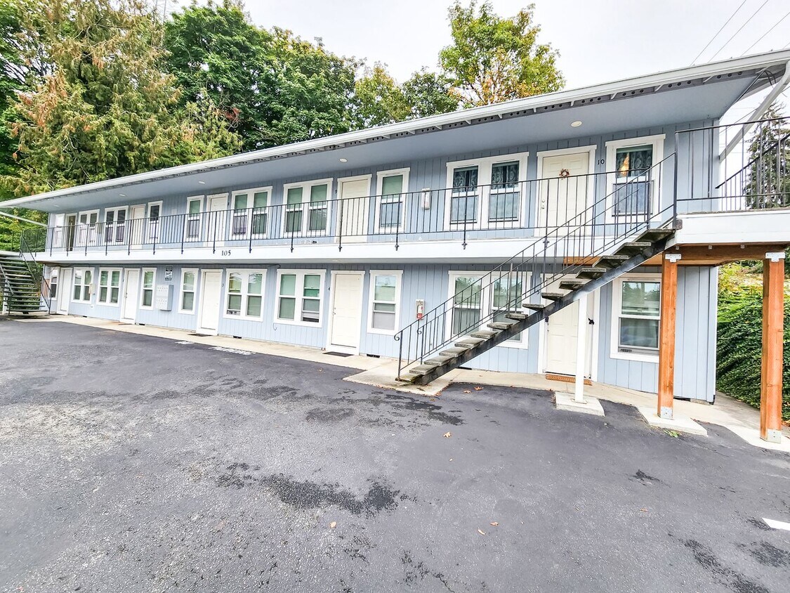 105 N Macleod Ave Unit 1, Arlington, WA 98223 Room for Rent in