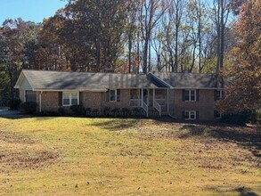 Building Photo - 185 Redwood Cir