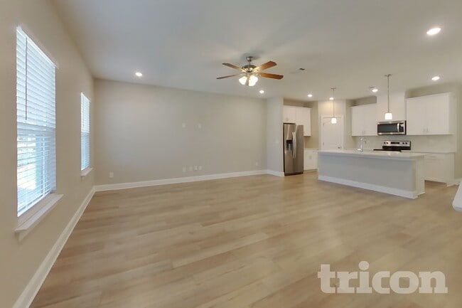 Building Photo - 1331 Carriage Park Dr