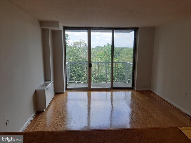 Foto del edificio - 2500 N Van Dorn St