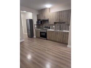 Building Photo - 16711 Edgewood Dr