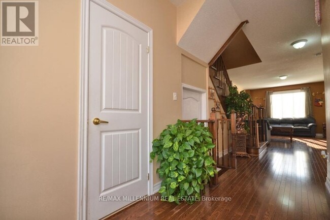 Building Photo - 68 Skyvalley Dr