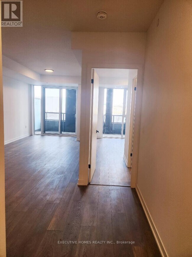 Photo du bâtiment - 4878 Powers Cmn