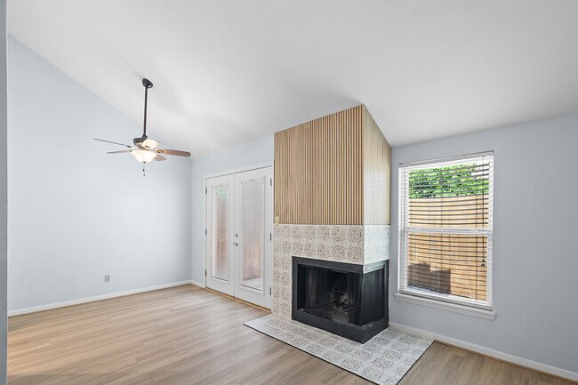 Foto del edificio - 105 Maplewood Dr