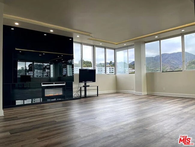 Building Photo - 17352 Sunset Blvd