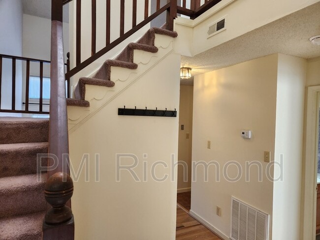 Building Photo - 2629 Towngate Ct