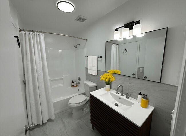 Foto del edificio - Wallis Townhomes - 5201 Wallis Rd West Pal...