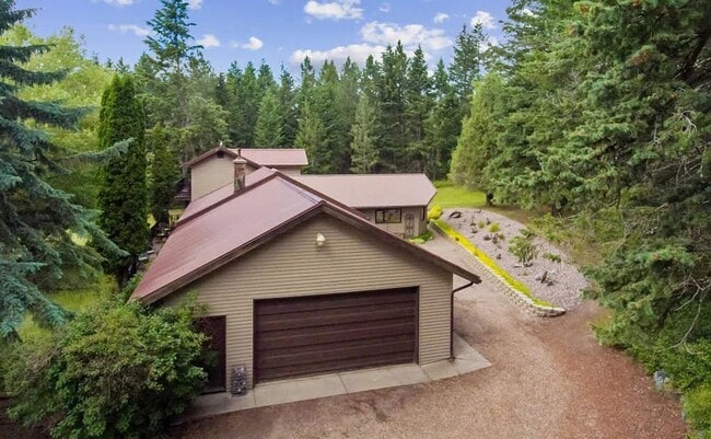 Building Photo - Beautiful Spacious Home