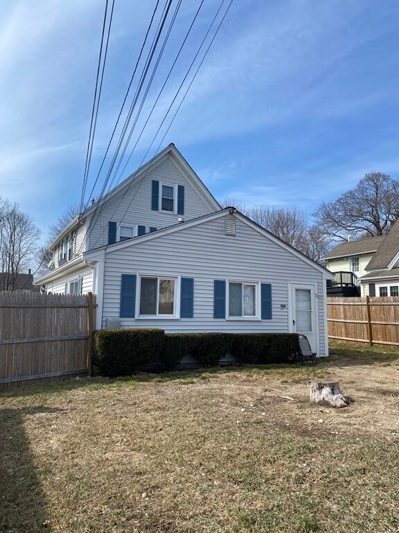 Primary Photo - 868 Bedford St