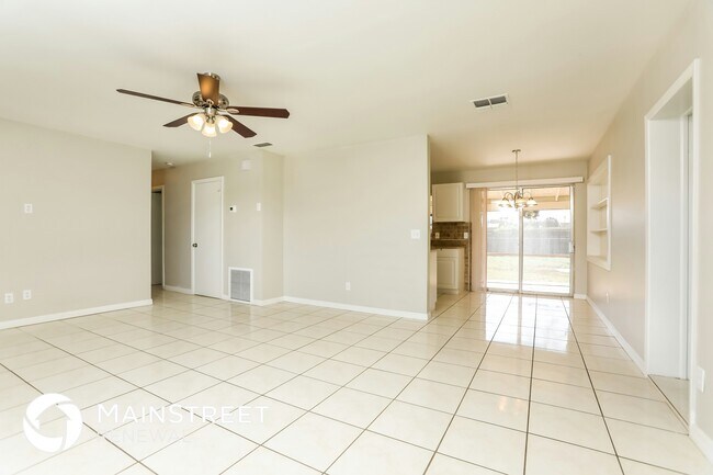 Foto del edificio - 4424 Edgebrook Dr