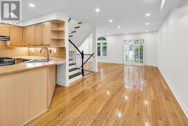 Photo du bâtiment - 2250 Rockingham Dr