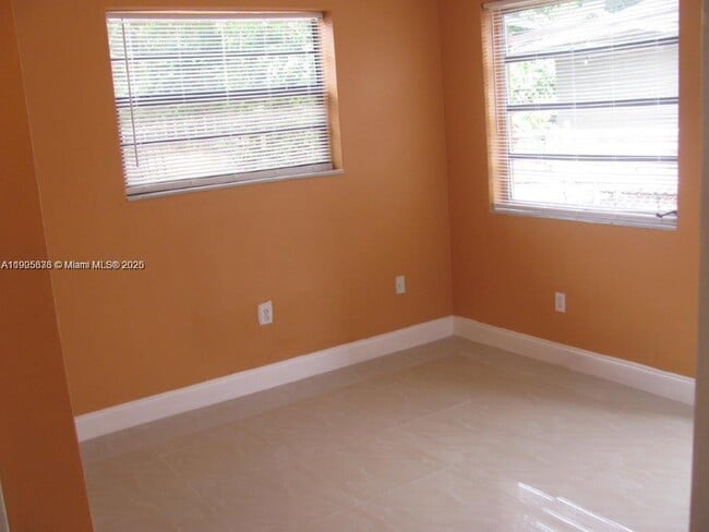 Foto del edificio - 311 NE 57th St