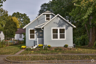 Building Photo - 928 7th Ave NW