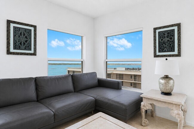 Foto del edificio - 3230 S Ocean Blvd
