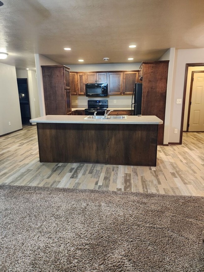 Foto del edificio - Three bedroom two bathroom Twin home