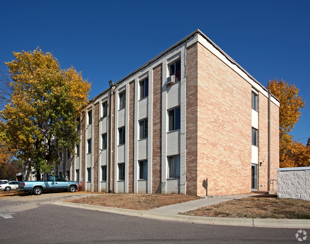 Primary Photo - Park Lane Apartments