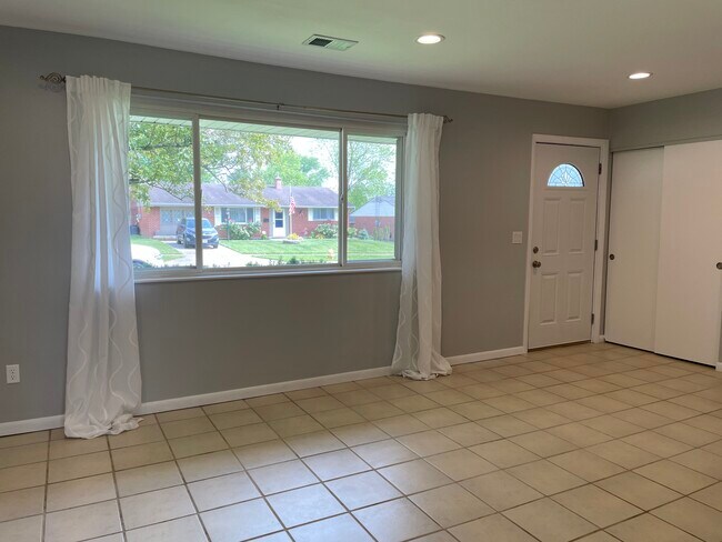 Family Room - 983 Seminole Trl