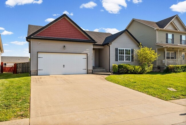 Building Photo - Pet Friendly Three Bedroom!