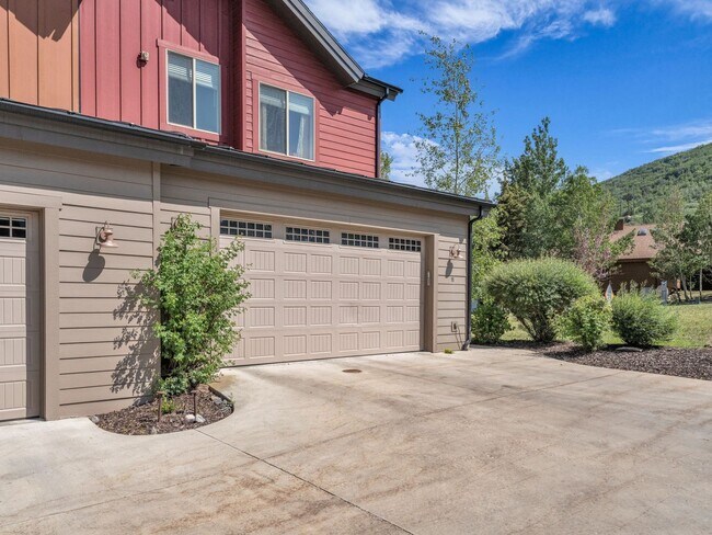 Building Photo - Quarry Village Townhome in Pinebrook