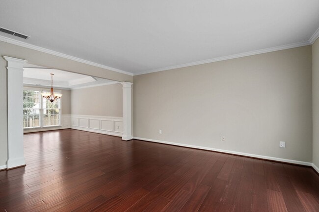 Foto del edificio - Spacious 4-Bedroom Two-Story Home in Dunwo...