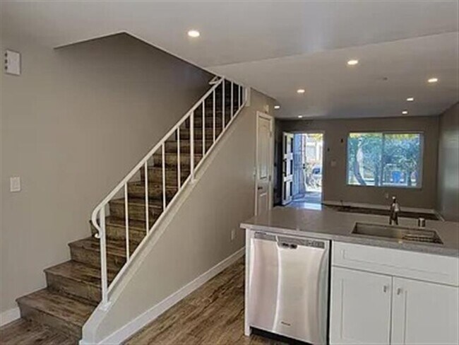 Building Photo - charming finishes