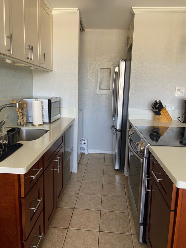 Photo - 320 Liliuokalani Ave. #1701 Apartment