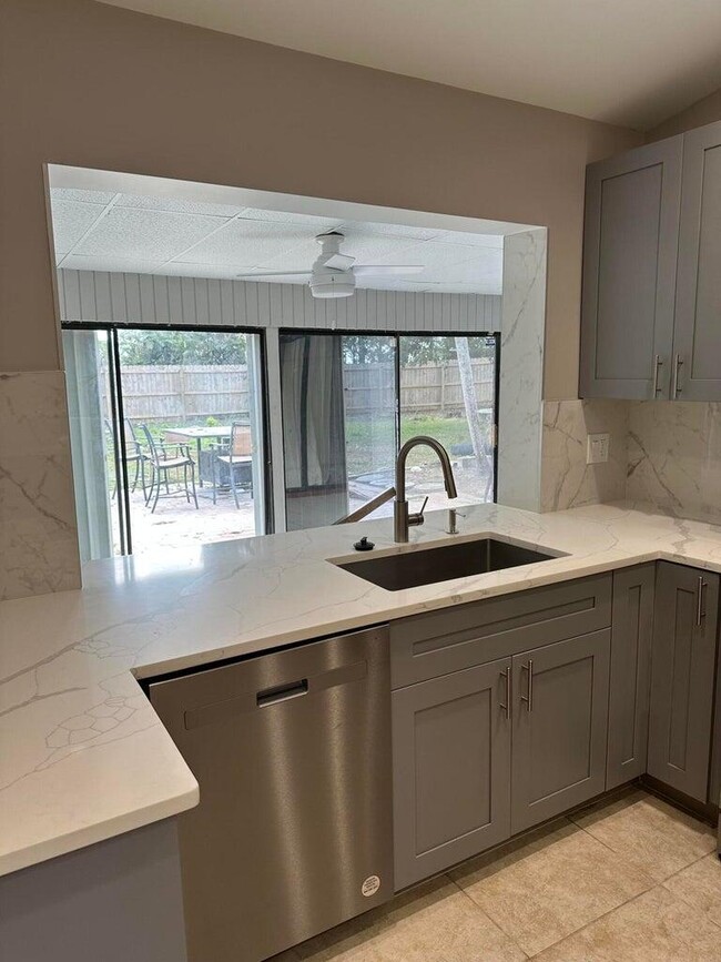 Building Photo - 1925 Shower Tree Way