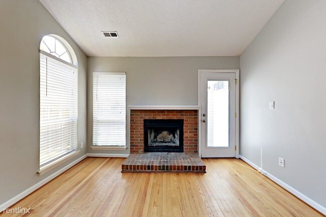 Foto del edificio - 9325 Oren Thompson Rd
