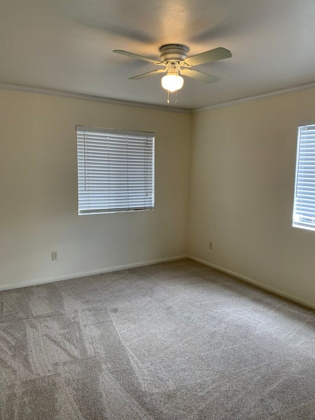 Building Photo - Convenient location!! Upper 1 bedroom clos...