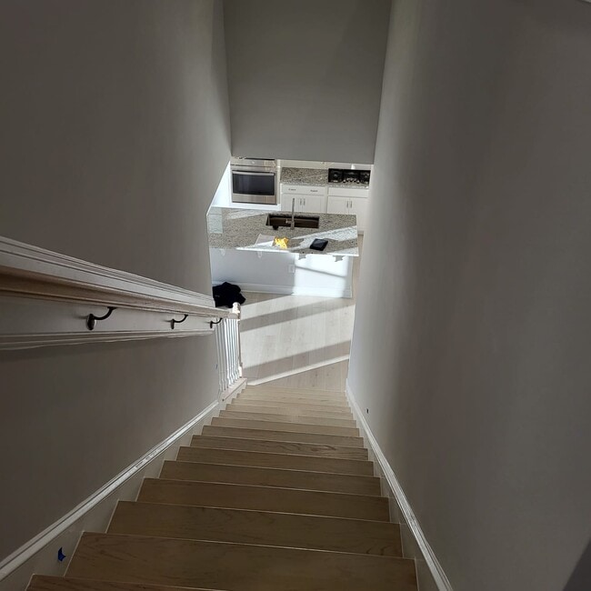 Building Photo - 107 Rostova Way