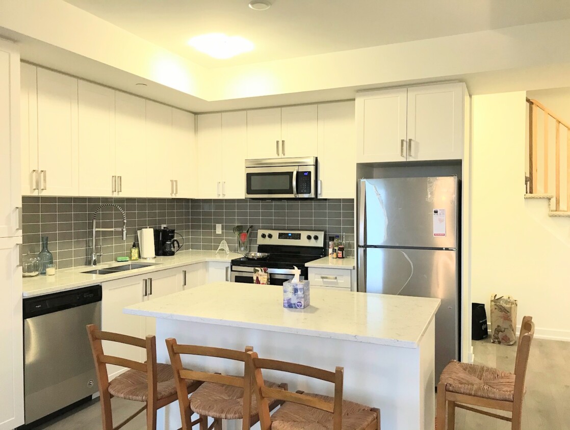 Photo principale - 1555 Kingston Rd