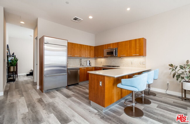 Building Photo - 801 S Grand Ave