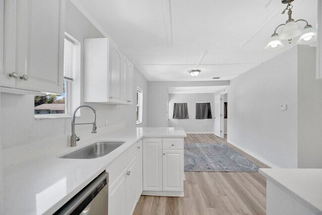 Building Photo - 2804 Keystone Dr
