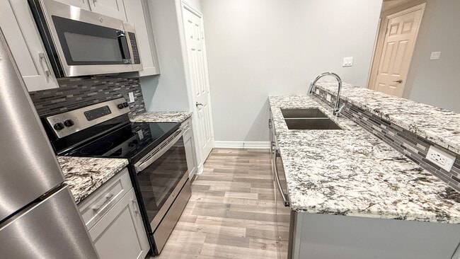 Building Photo - 7823 Gladstone St
