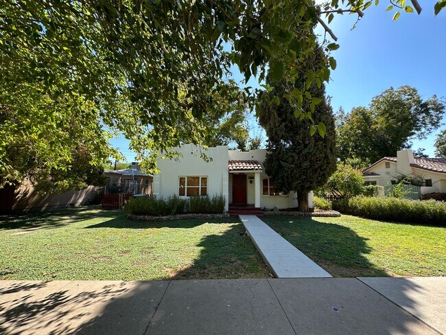 Building Photo - 1115 S Maple Ave