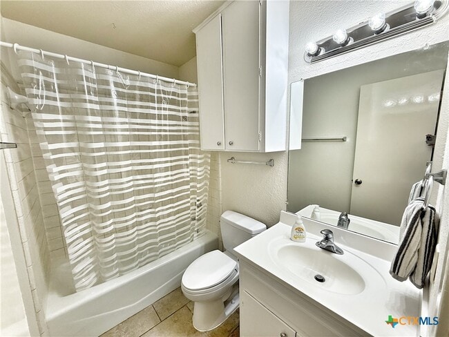 Building Photo - 331 Bobolink Dr