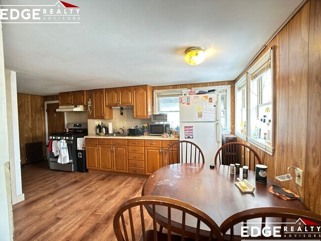 Building Photo - 28 A Cherry St