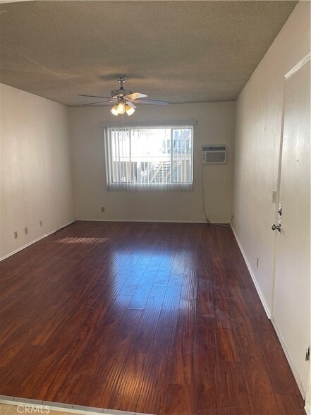 Building Photo - 15 E Los Higos St